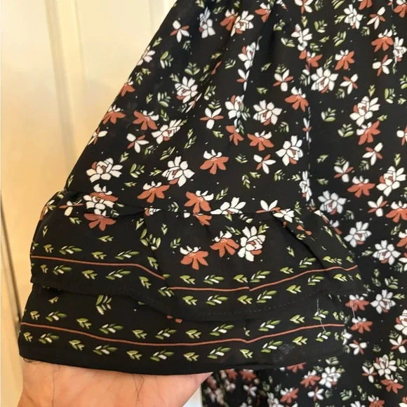 Max Studio Black and White Flutter Sleeve Blouse - Picture 6 of 9